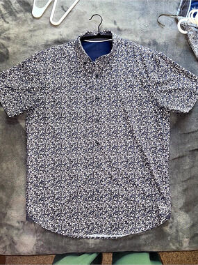 Con.Struct Men's Floral Short Sleeve Button Down in Blue & White